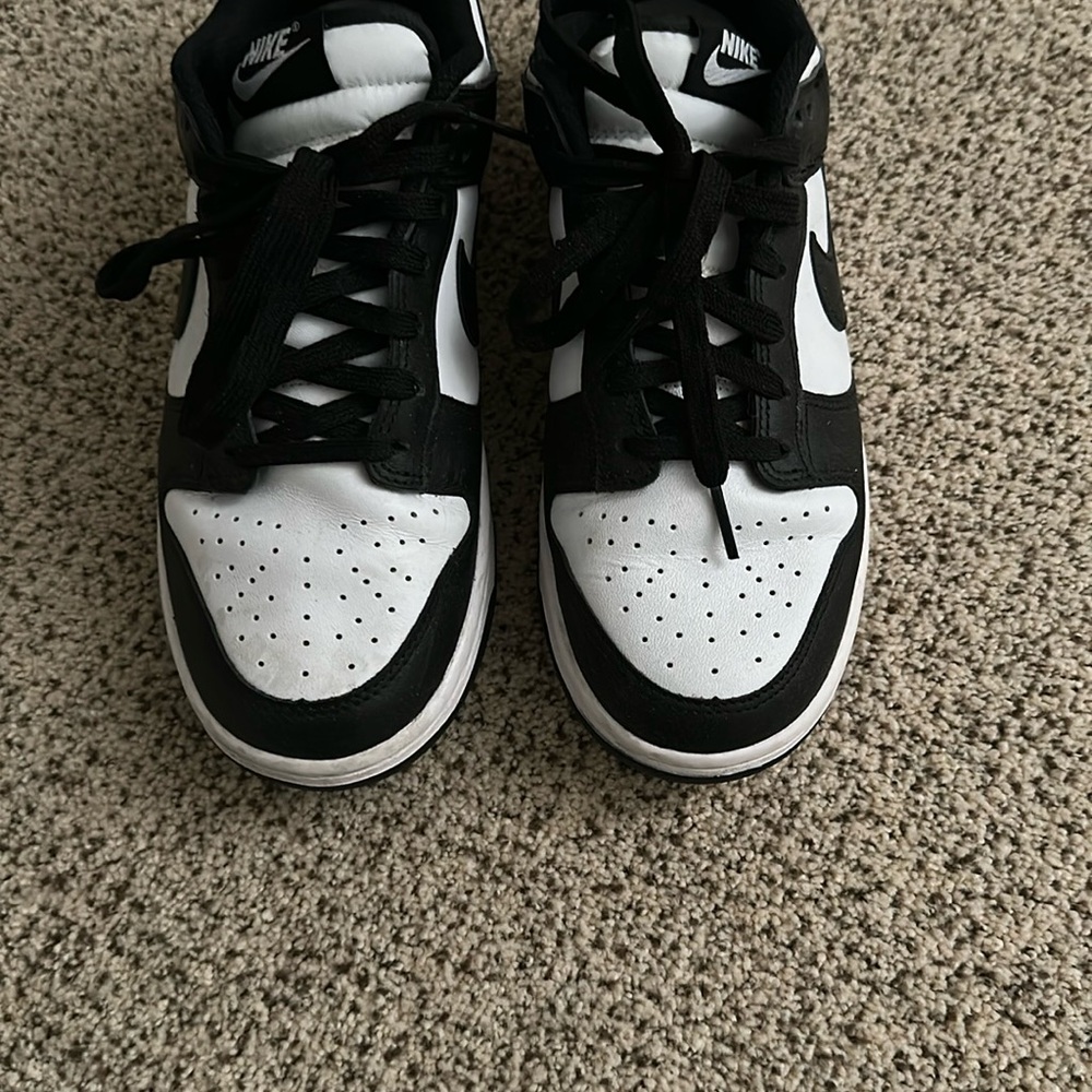 Women’s size 8.5 Nike panda Dunks low top black and white